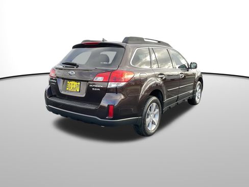 Used 2013 Subaru Outback 3.6R Limited w/ Special Appearance Pkg image 3