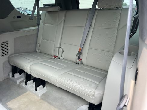 Used 2021 Cadillac Escalade ESV Premium Luxury Platinum AWD/4WD image 25
