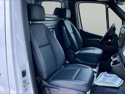 Used 2025 Mercedes-Benz Sprinter 2500 image 13