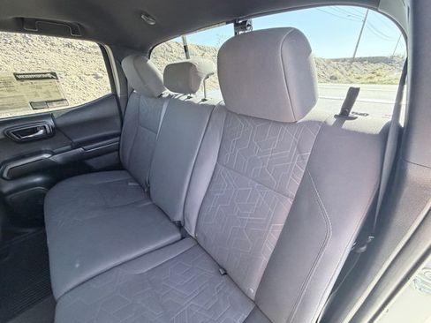 Used 2017 Toyota Tacoma TRD Off-Road image 25