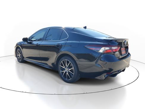 Certified 2022 Toyota Camry SE image 4