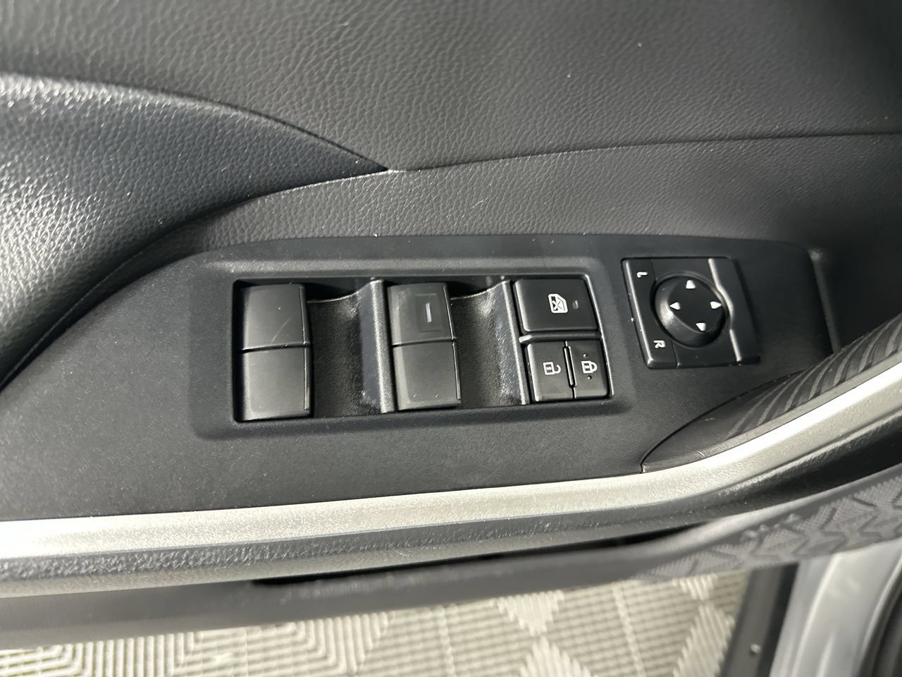 Used 2021 Toyota RAV4 XLE w/ Carpet Mat Package (TMS) FWD image 3