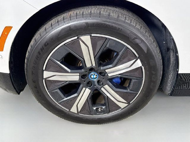 Certified 2024 BMW iX xDrive50 w/ Premium Package AWD/4WD image 32