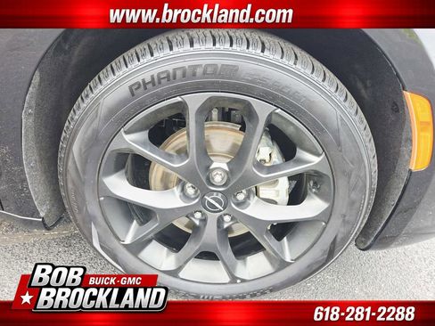 Used 2025 Chrysler Pacifica Limited FWD image 19