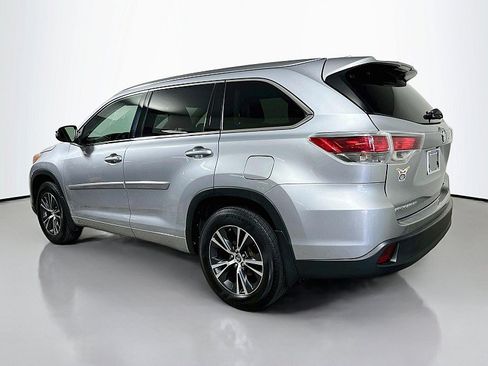 Used 2016 Toyota Highlander XLE AWD/4WD image 5