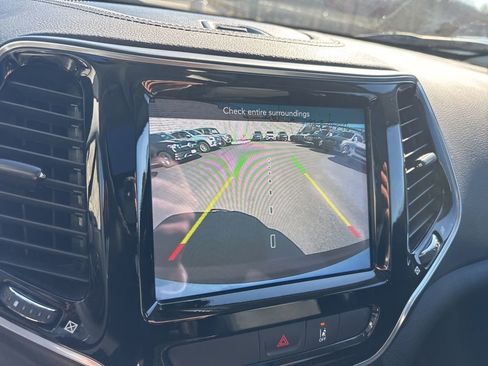 Used 2022 Jeep Cherokee Limited AWD/4WD image 18