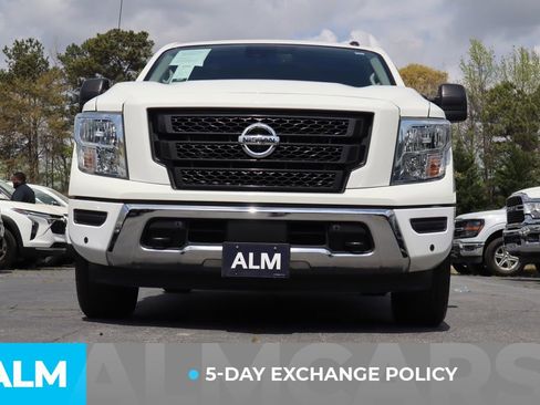 Used 2021 Nissan Titan SV w/ SV Convenience Package image 4