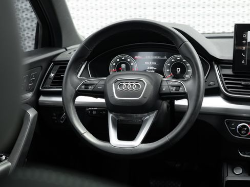 Certified 2025 Audi Q5 2.0T Premium w/ Convenience Plus Package AWD/4WD image 9