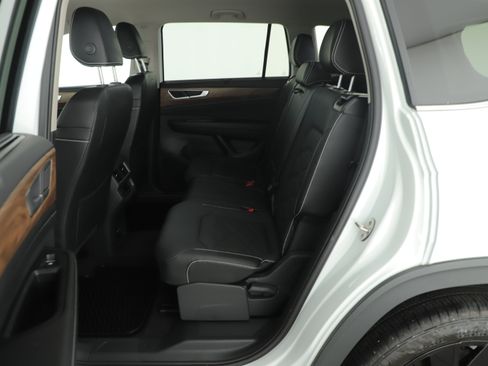 Used 2024 Volkswagen Atlas SE image 9