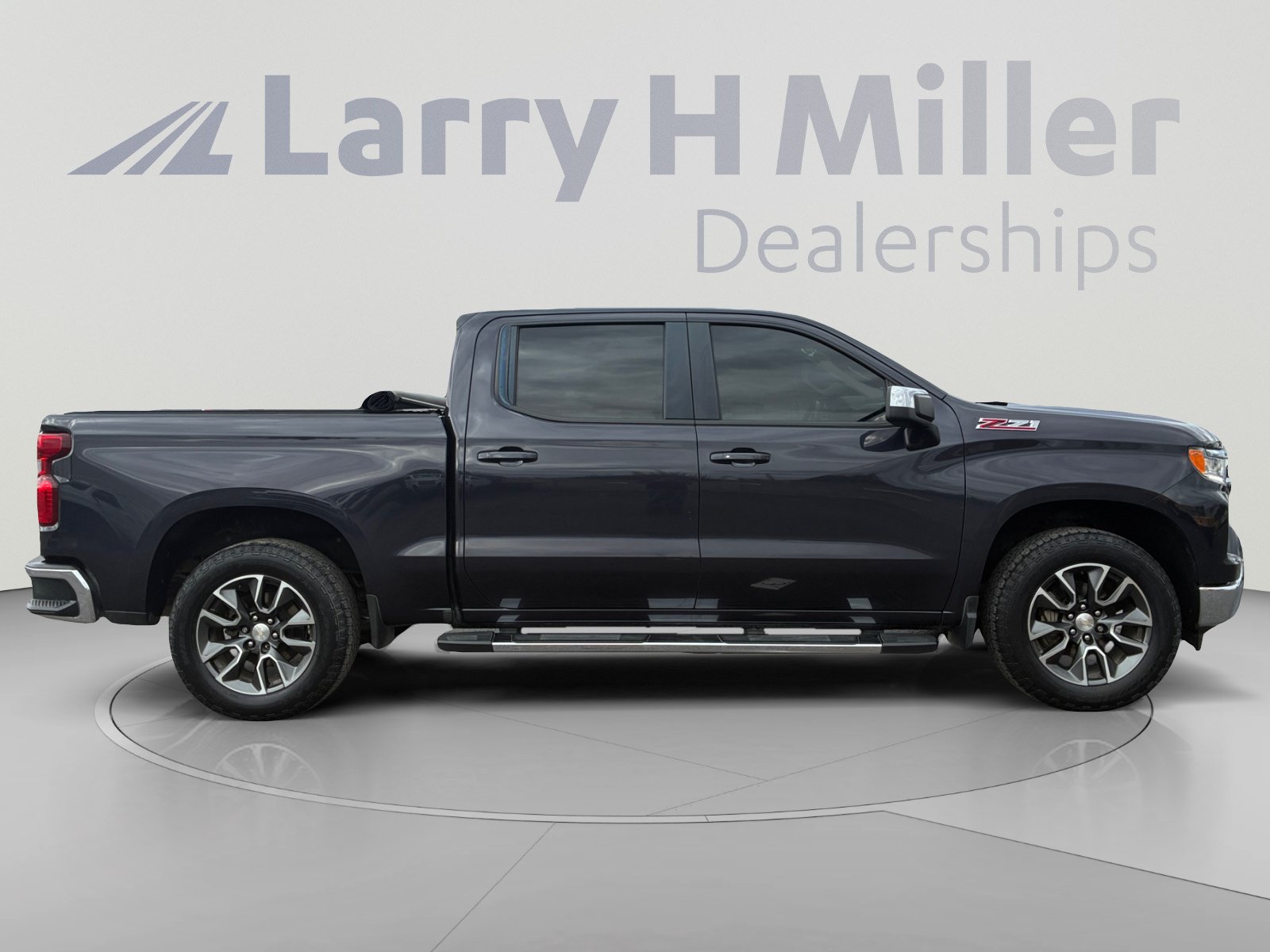 Used 2022 Chevrolet Silverado 1500 LT AWD/4WD image 6