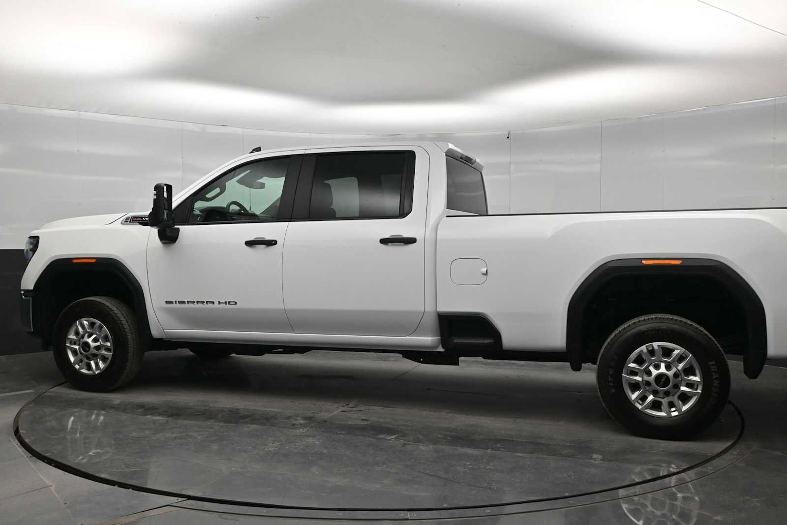 Used 2026 GMC Sierra 2500 Pro w/ Convenience Package AWD/4WD image 5