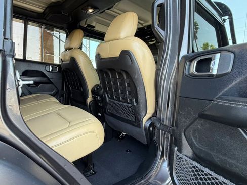 Used 2018 Jeep Wrangler Unlimited Rubicon w/ Dual Top Group AWD/4WD image 51