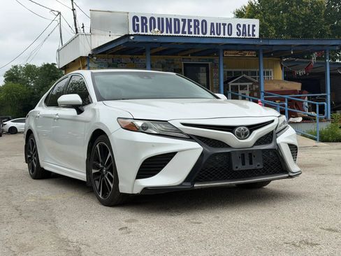 Used 2018 Toyota Camry XSE FWD image 1