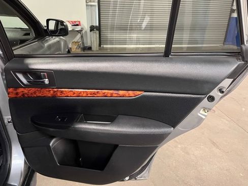Used 2011 Subaru Outback 2.5i Limited image 15