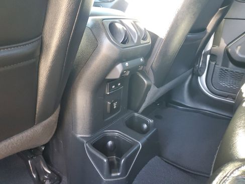 Used 2022 Jeep Gladiator Overland w/ Popular Equipment Package image 10