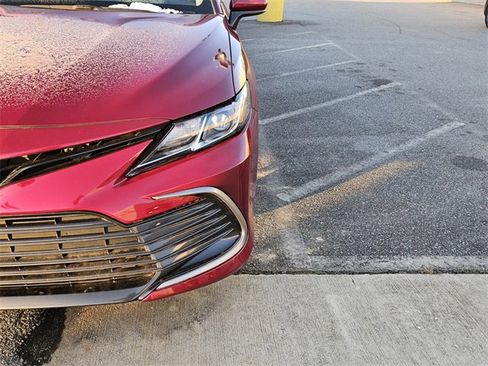 Used 2022 Toyota Camry LE image 3