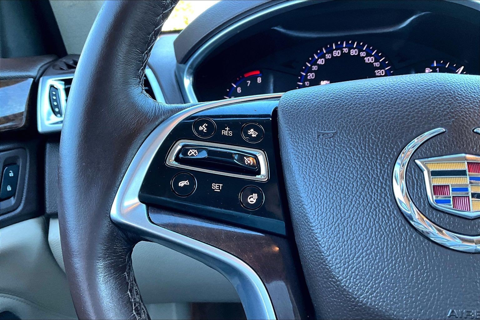 Used 2015 Cadillac SRX Luxury w/ Driver Awareness Package FWD image 11