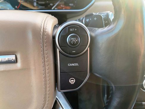 Used 2016 Land Rover Range Rover HSE image 12