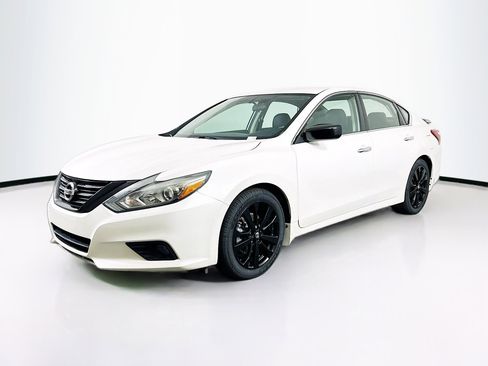 Used 2018 Nissan Altima 2.5 SR w/ SR Midnight Edition FWD image 3
