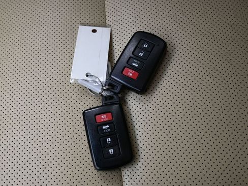 Used 2014 Toyota Avalon Limited image 28