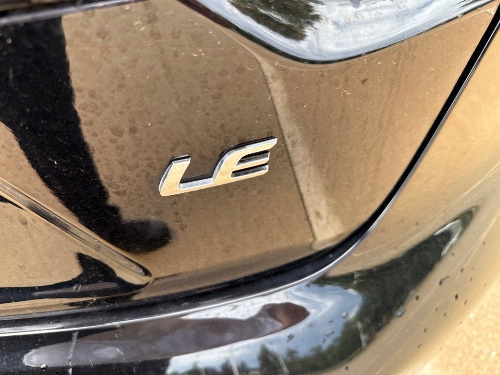 Used 2025 Toyota Corolla LE FWD image 16