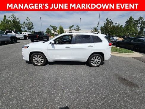 Used 2017 Jeep Cherokee Overland w/ Technology Group FWD image 8