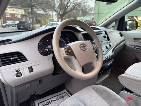 Used 2012 Toyota Sienna LE w/ Towing Pkg image 13