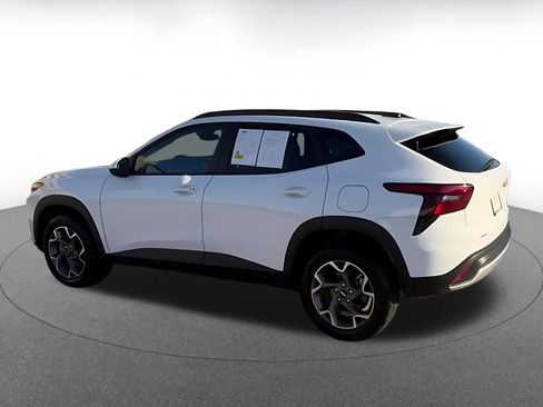 Used 2025 Chevrolet Trax LT image 10