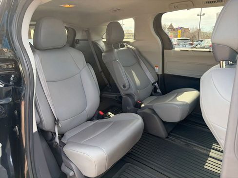 Used 2021 Toyota Sienna XLE AWD/4WD image 28
