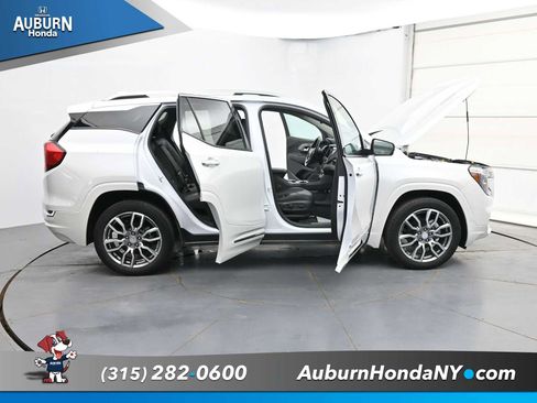 Used 2022 GMC Terrain Denali w/ Denali Premium Package AWD/4WD image 42