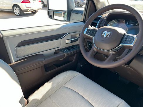 New 2026 RAM 2500 Laramie AWD/4WD image 11