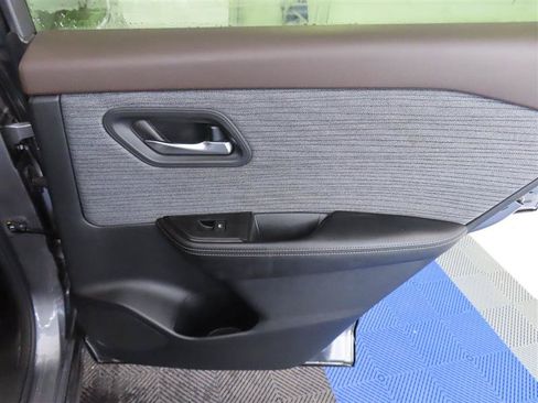 Used 2023 Nissan Rogue SV AWD/4WD image 32