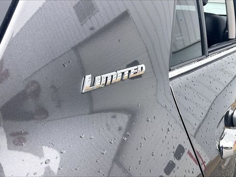 Used 2018 Toyota 4Runner Limited AWD/4WD image 10