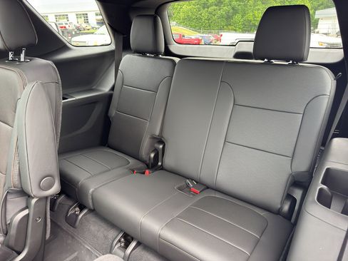Used 2023 Chevrolet Traverse High Country w/ LPO, 'HIT The Road' Package AWD/4WD image 21