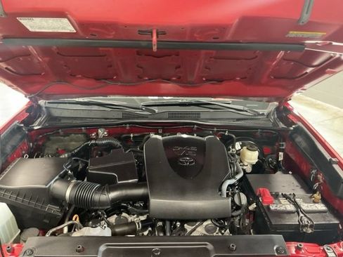 Used 2020 Toyota Tacoma Limited AWD/4WD image 30