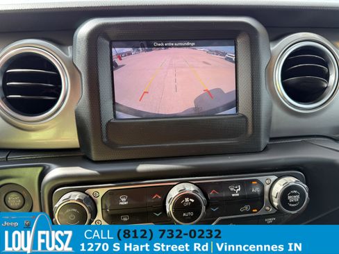 Used 2018 Jeep Wrangler Unlimited Sahara image 23