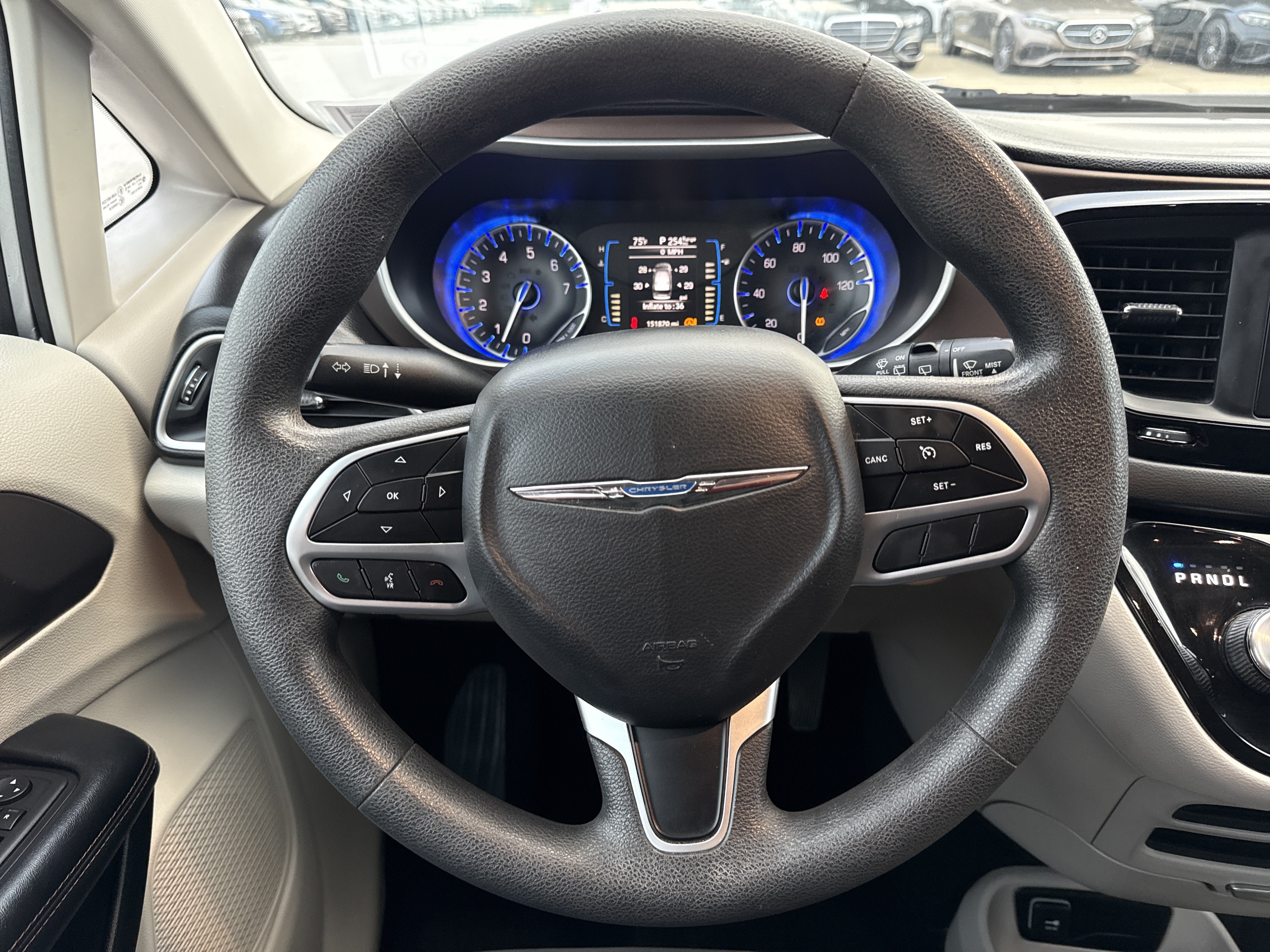 Used 2017 Chrysler Pacifica LX FWD image 29