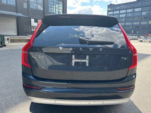Certified 2022 Volvo XC90 T6 Momentum w/ Climate Package AWD/4WD image 9