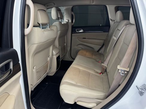 Used 2017 Jeep Grand Cherokee Laredo w/ Quick Order Package 2BE image 11