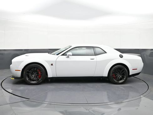 Used 2022 Dodge Challenger R/T Scat Pack RWD image 2