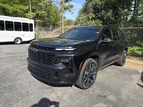 Used 2026 Chevrolet Traverse RS w/ LPO, Floor Liner Package FWD image 2