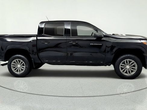 Used 2023 Chevrolet Colorado LT AWD/4WD image 6