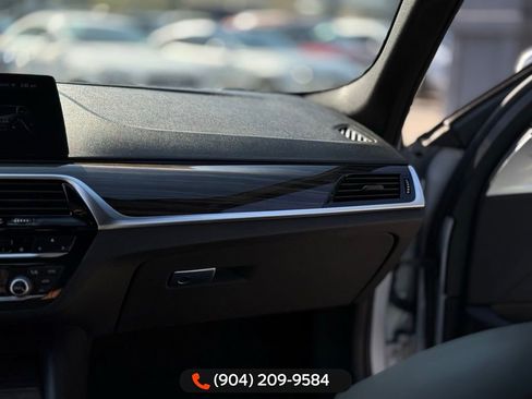 Used 2018 BMW 530e w/ Premium Package 2 image 17