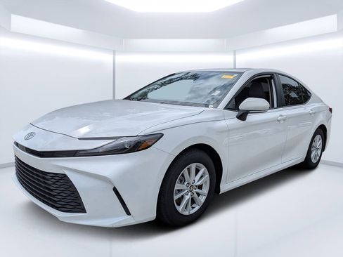 Used 2025 Toyota Camry LE FWD image 7