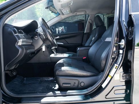Used 2014 Toyota Camry SE FWD image 18