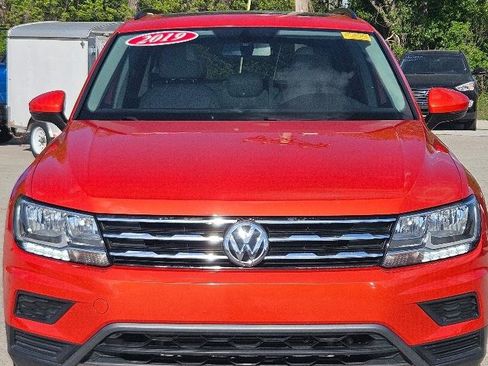 Used 2019 Volkswagen Tiguan SE w/ Panoramic Sunroof Package FWD image 2