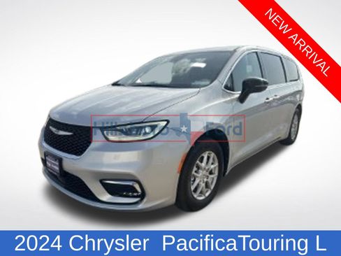 Used 2024 Chrysler Pacifica Touring-L FWD image 1
