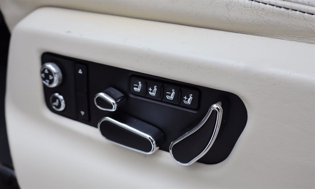 Used 2017 Bentley Bentayga AWD/4WD image 61