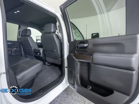 Used 2022 GMC Sierra 3500 Denali w/ Technology Package AWD/4WD image 37