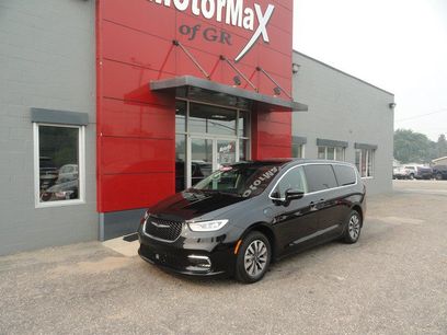 Used 2024 Chrysler Pacifica Limited